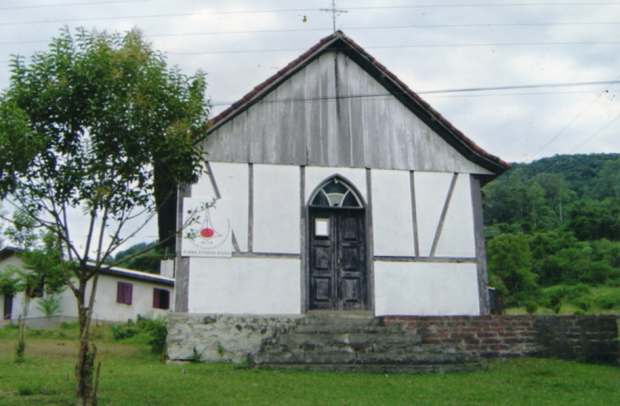 IGREJA EVANGÉLICA PADRE ETERNO BAIXO
